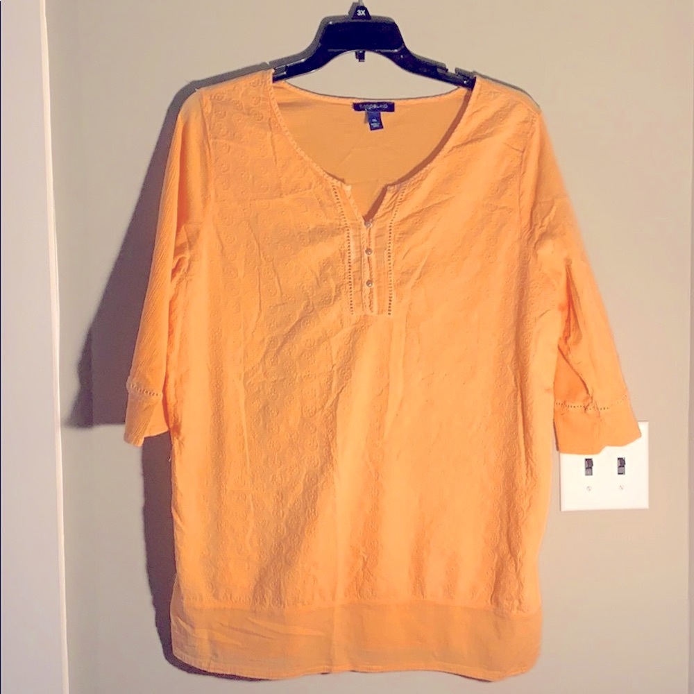 Bandolino Tunic Soft Orange XXL, some stretch.